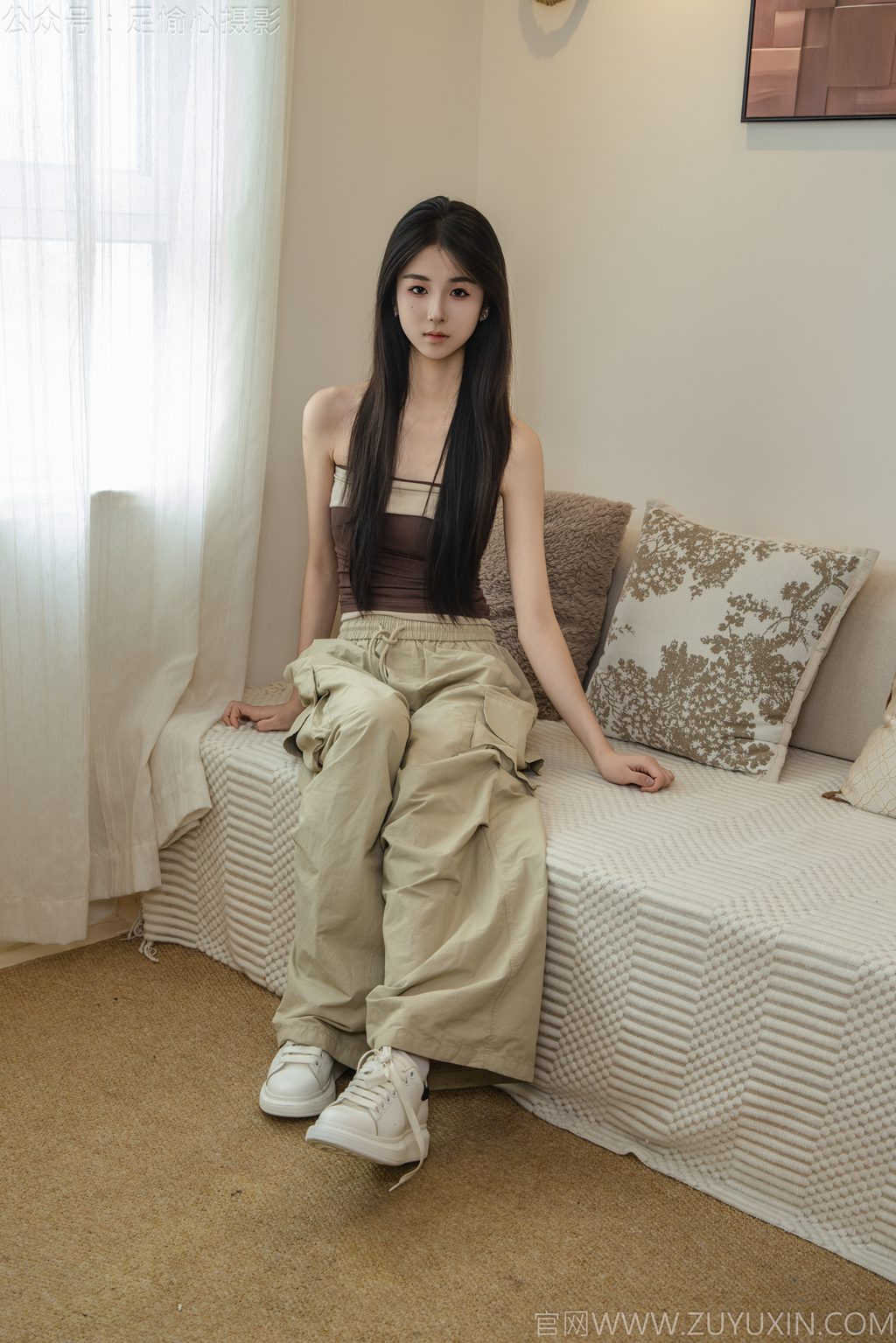 [足愉心摄影] NO.053 模特小瑶（搭配：棕色抹胸、工装裤、白棉袜、滑板鞋、裸足（完整版）[120P/2V/11.7G] 年费专享-第2张