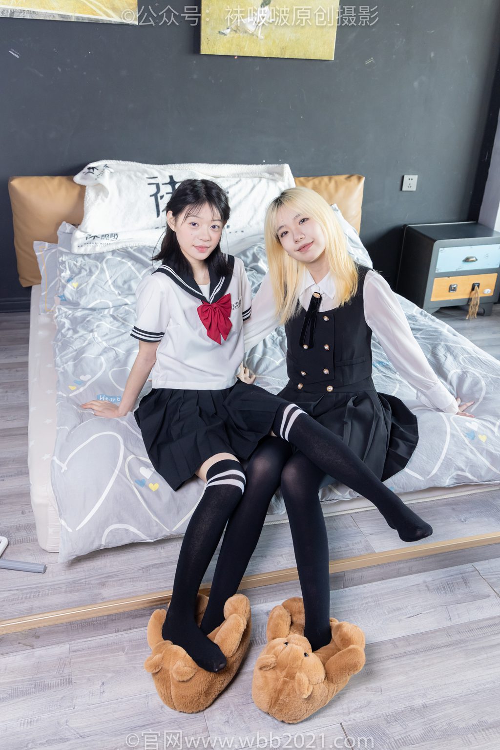 [BoBoSocks袜啵啵] NO.600 小甜豆&糯米-皮鞋、马丁靴、小熊拖鞋、过膝棉袜 [160P/1V/7.92GB] 年费专享-第1张