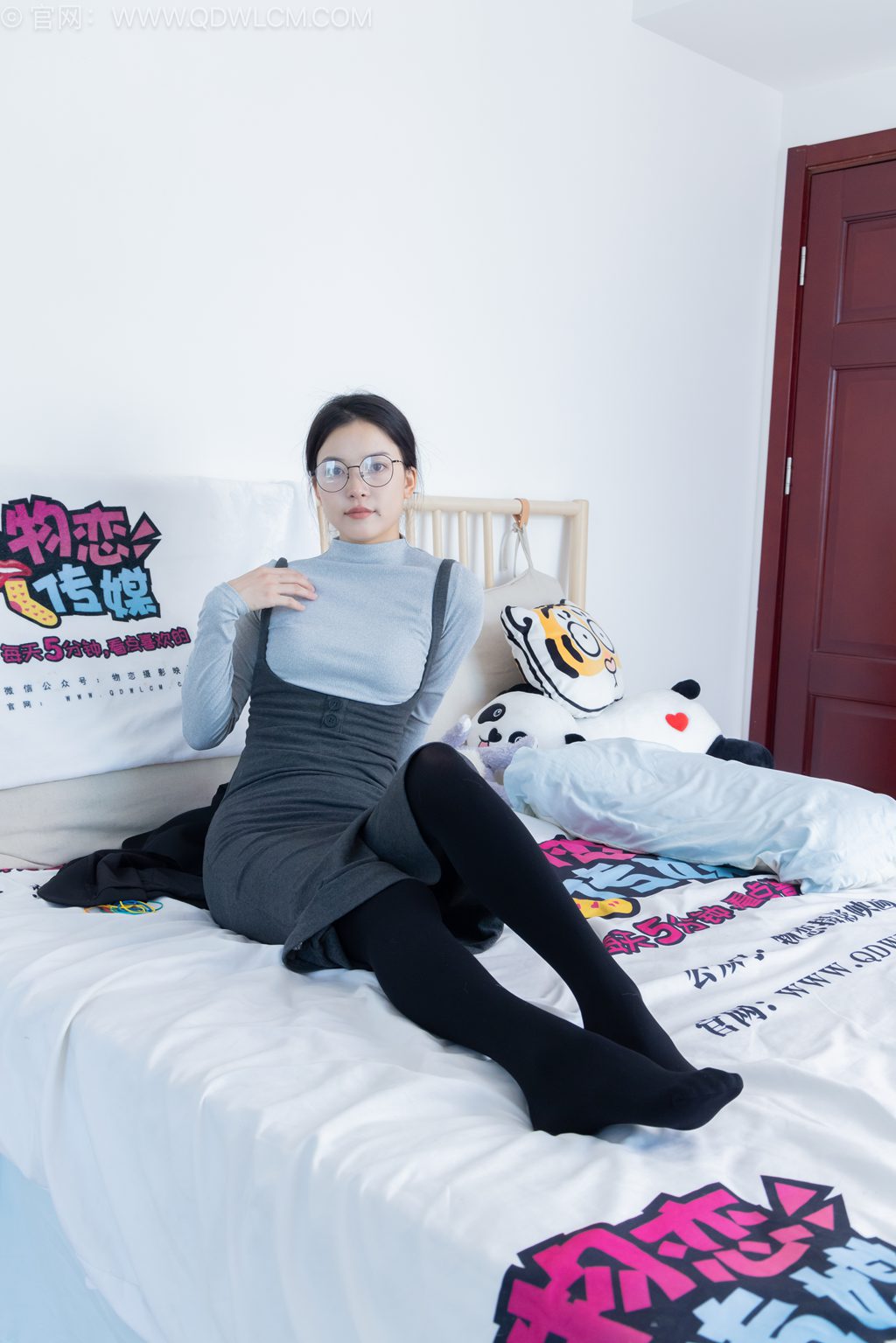 勿恋传媒 NO.2533 茯苓-落叶像雪的季节 [159P/1V/3.60GB] 其它写真-第1张