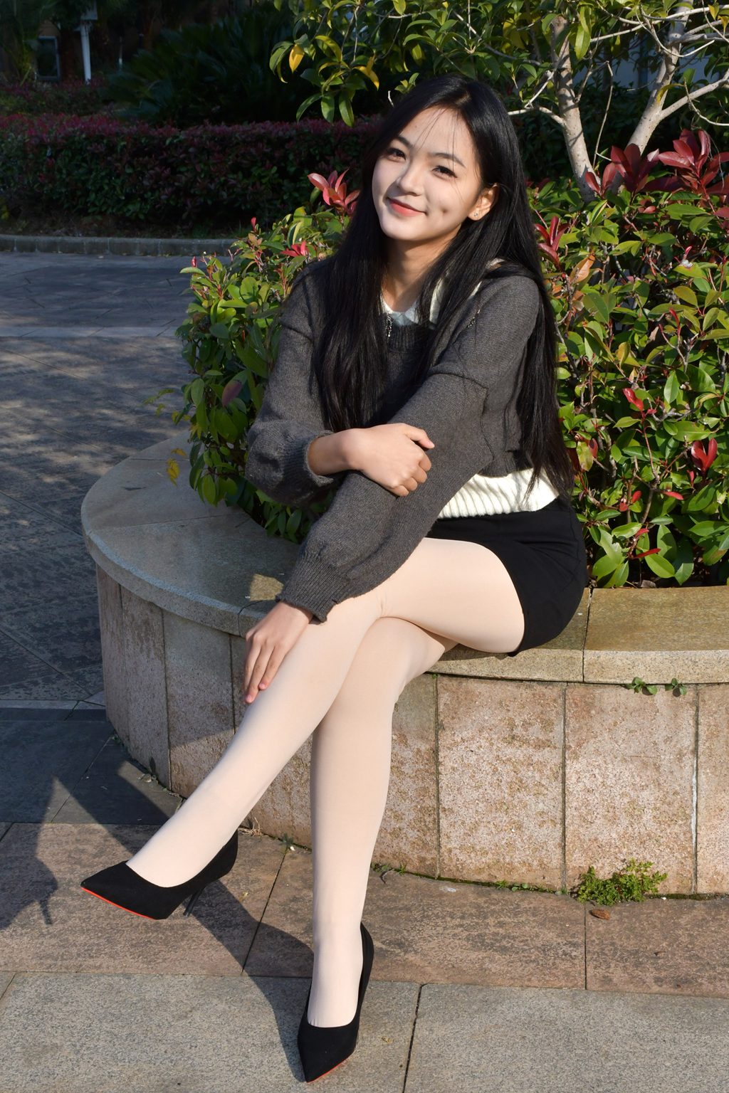 爱神记忆@NO.059 琳琳~《银杏树下》阳光下的银杏树叶，闪烁着金色的光芒。 [100P/356MB] 网红写真-第1张