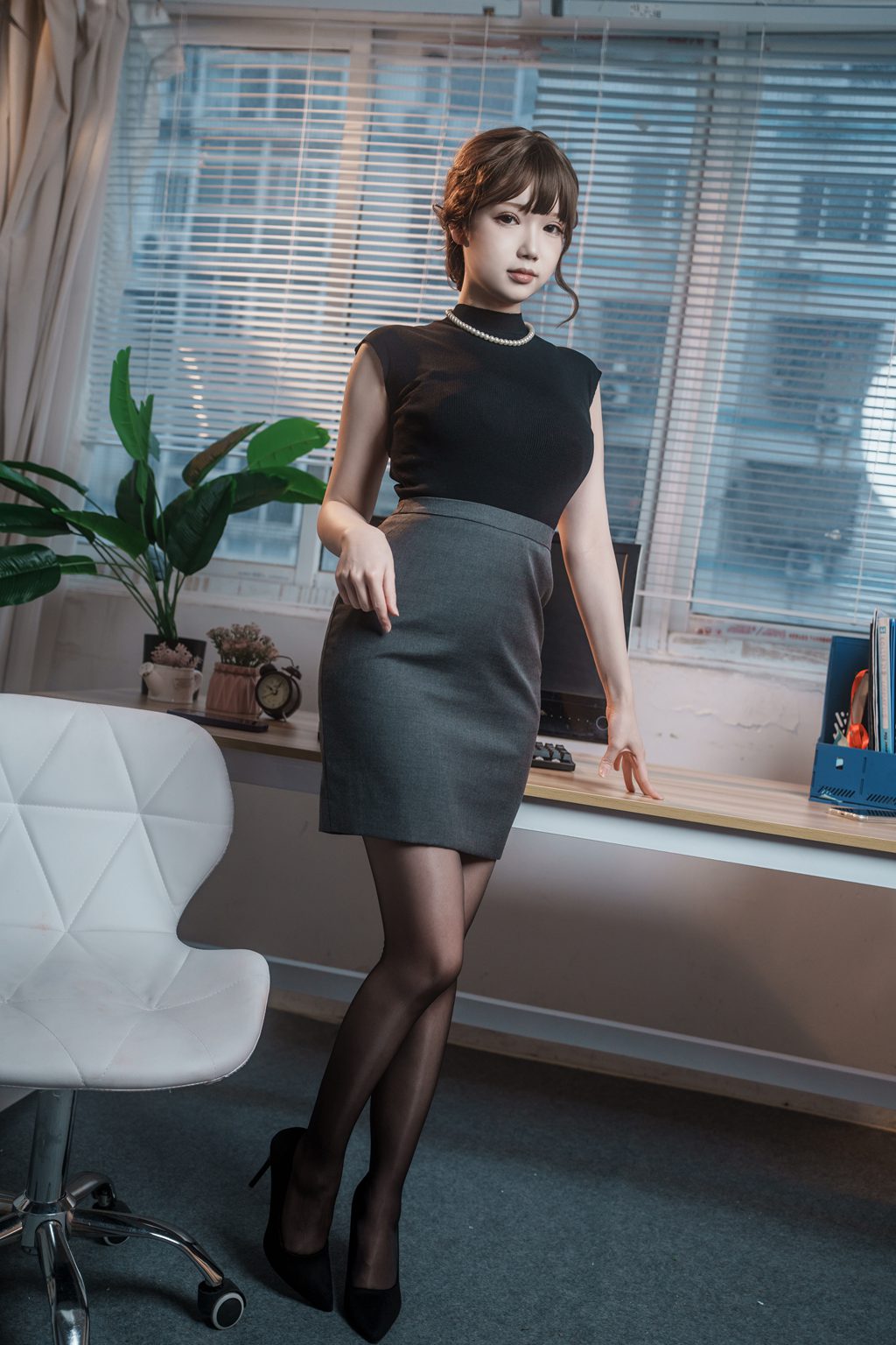 知名动漫博主@雪晴Astra 年纪不大的上司姐姐 [61P/1V/1.66G] 网红写真-第1张