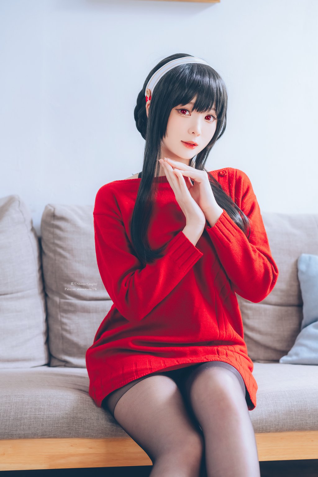 网紅Coser@霜月shimo Yor Forger Red Sweater[15P-146.3M] 网红写真-第1张
