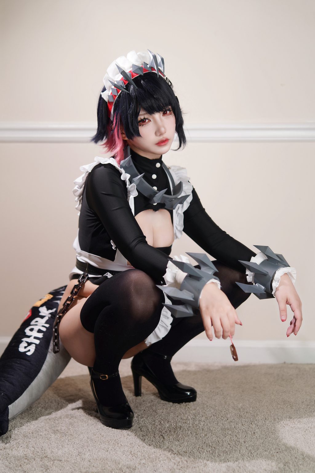 网紅Coser@狐洛洛子 –鲨鱼妹 女仆 [40P-143MB] 网红写真-第1张