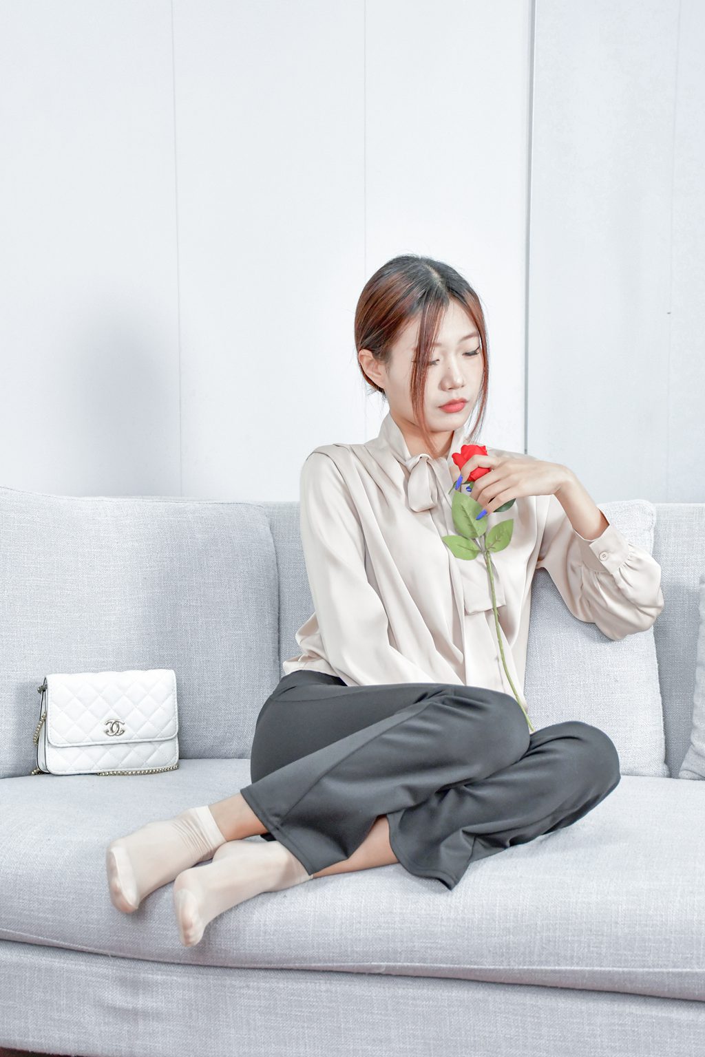 爱神记忆@NO.386 阿若~《轻熟优雅》缎面衬衫裹着的午后，玫瑰是偷来的温柔。[95P/587MB] 年费专享-第4张