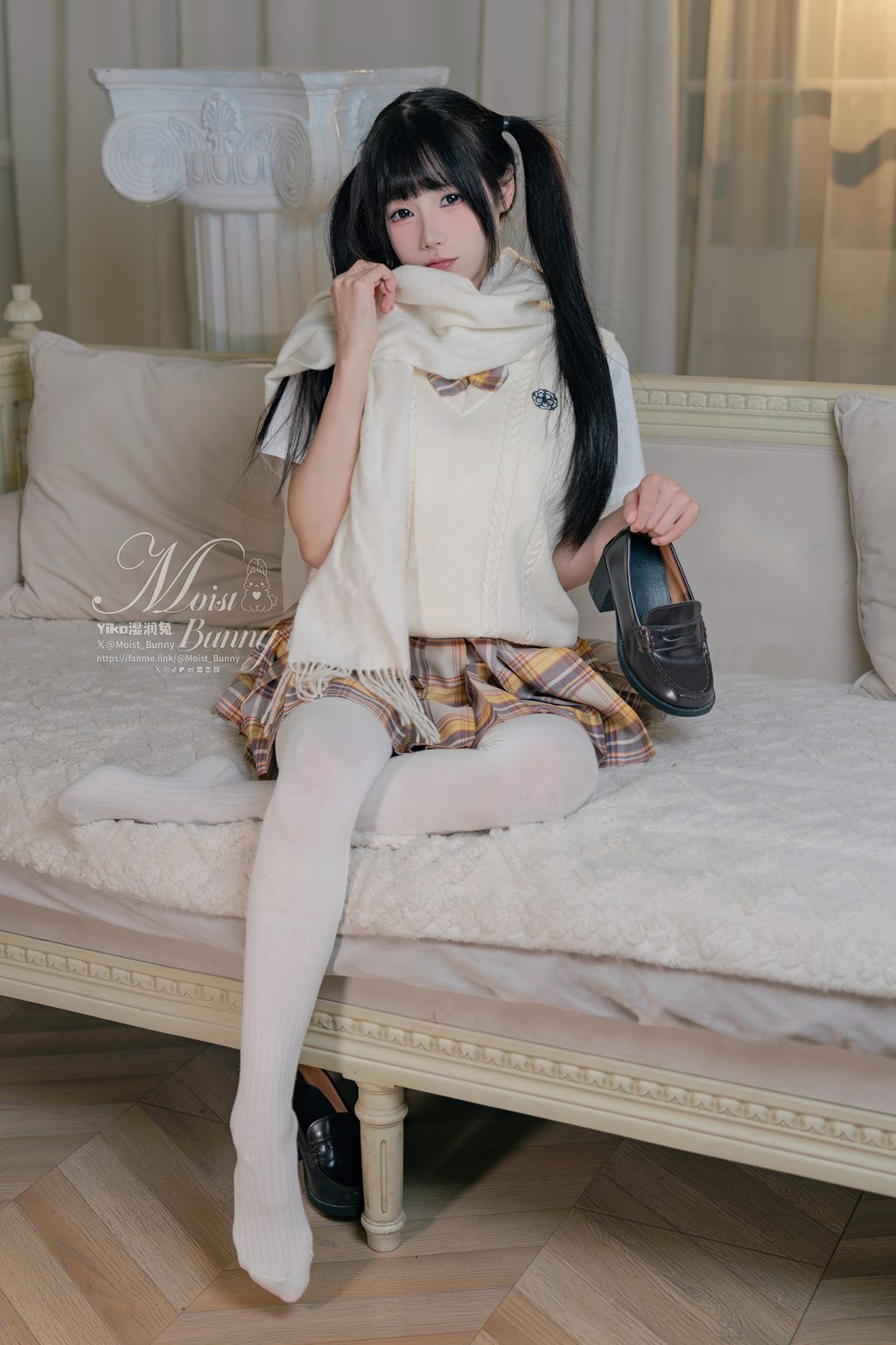 网紅博主@咬一口兔娘(黏黏团子兔) 25年01月月票 特典『冬の邂逅』+小舞蹈[42P-2V-1.27G] 网红写真-第4张