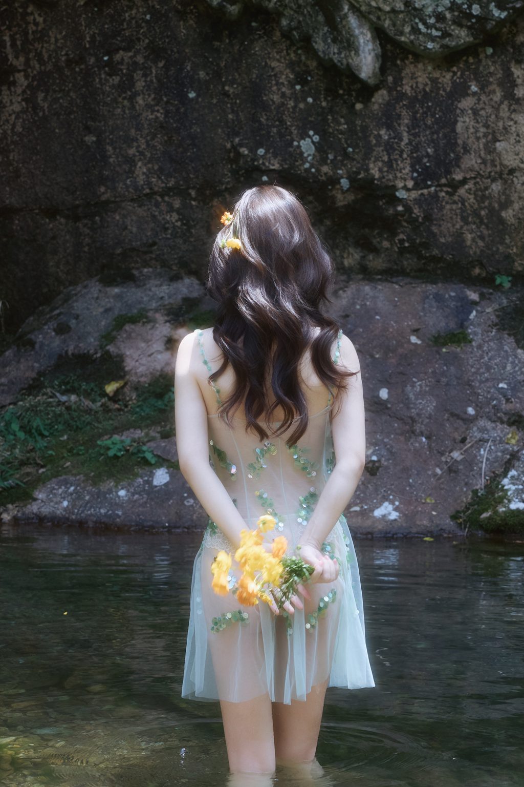 秀人模特@尹甜甜 – 内购无水印 户外小溪[73P／420MB] 年费专享-第4张