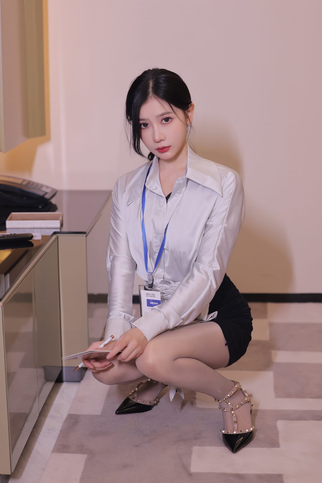 秀人模特@尹甜甜 – 内购无水印 职业OL装[85P／1.18GB] 年费专享-第4张