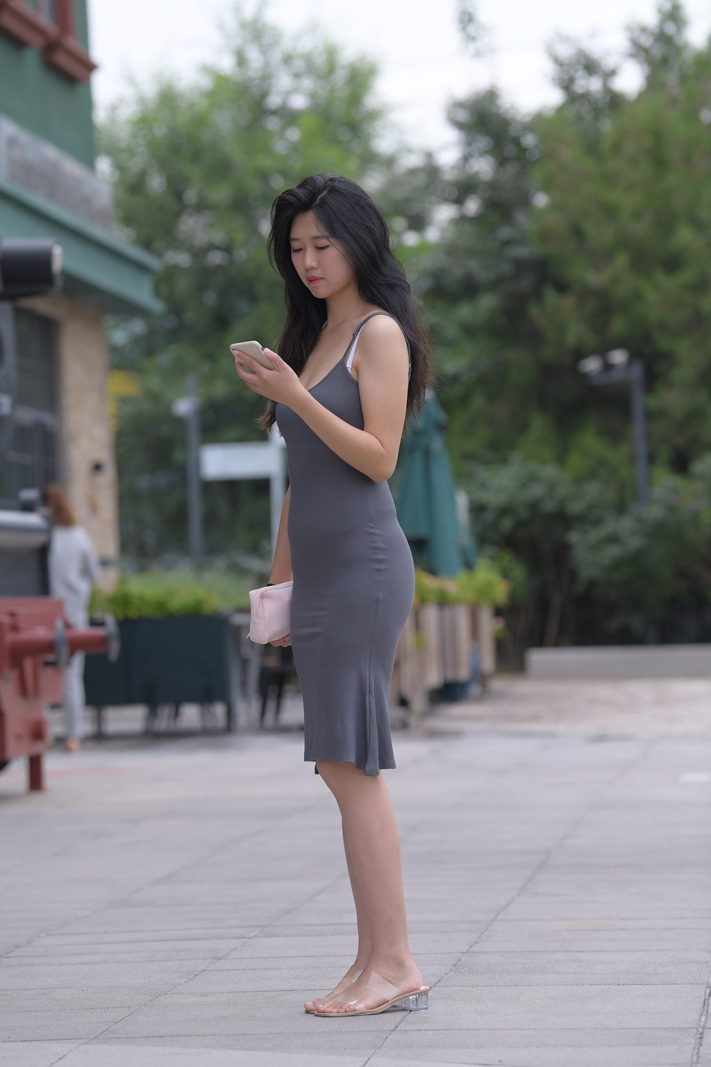 魔镜街拍 NO.221-精选街拍-一始街拍作品 – 灰裙美女[915P/1.03GB] 其它写真-第3张