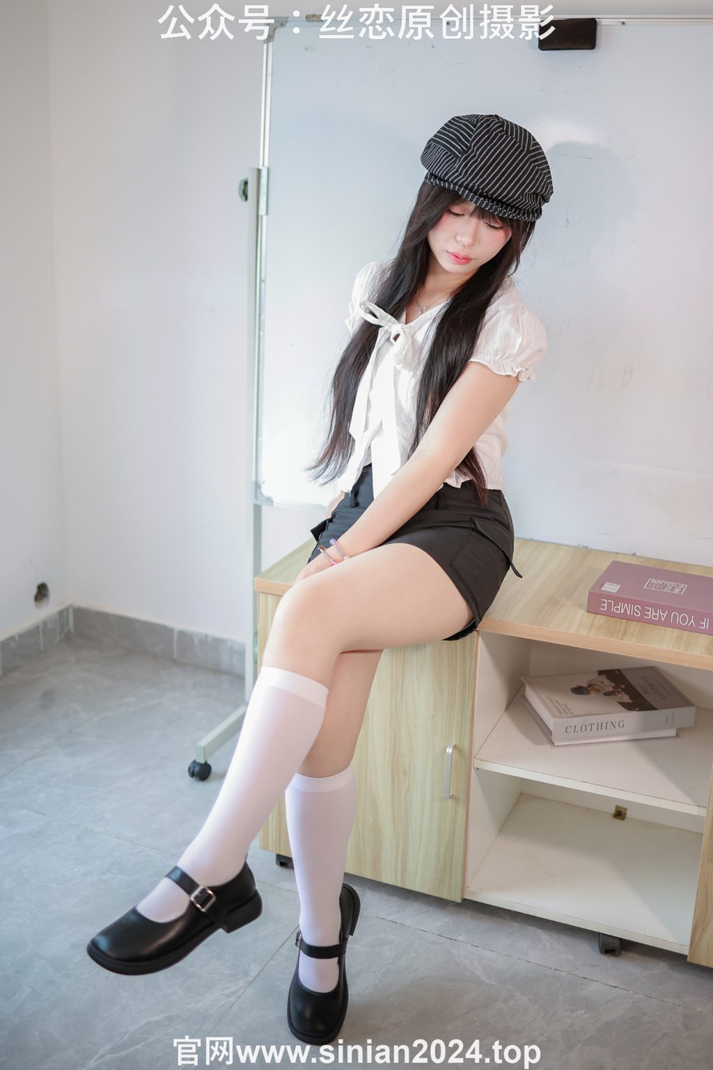 [丝恋摄影] NO.071 泡芙 短白丝，小皮鞋，休闲装（花絮版）[331P/1V/4.42G] 丝恋摄影-第2张