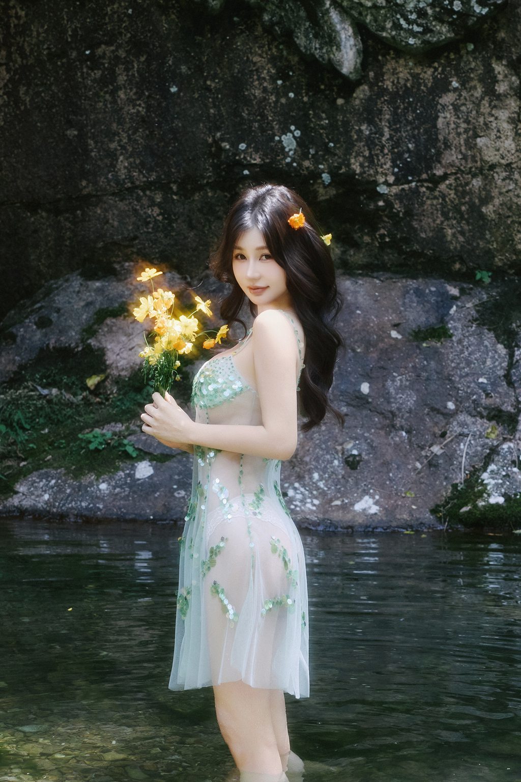 秀人模特@尹甜甜 – 内购无水印 户外小溪[73P／420MB] 年费专享-第2张
