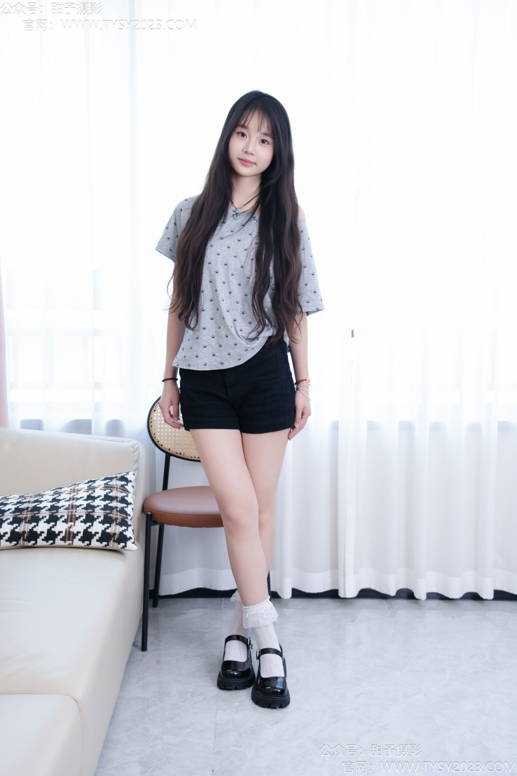 甜予摄影 NO.221 小橙子-皮鞋、白棉袜、裸足（完整版）[132P/2V/9.41G] 年费专享-第2张