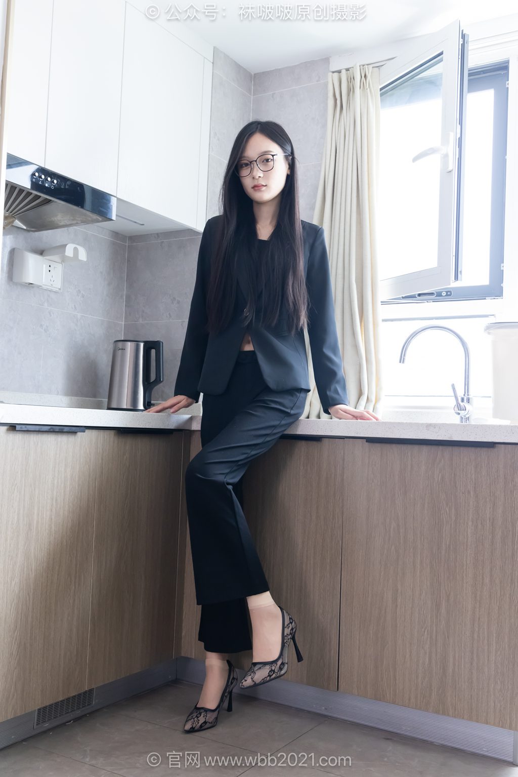 [BoBoSocks袜啵啵] NO.617 焦糖-高跟鞋、短肉丝、白船袜、裸足、ol制服 [220P/1V/6.95GB] 年费专享-第1张