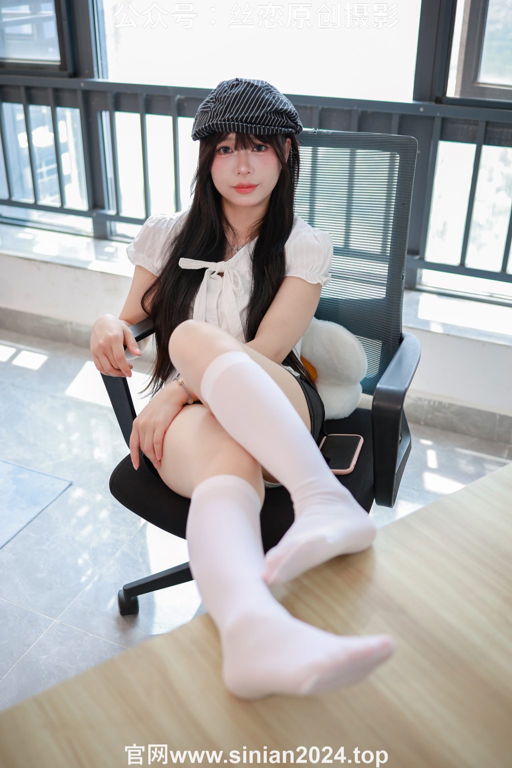 [丝恋摄影] NO.071 泡芙 短白丝，小皮鞋，休闲装（花絮版）[331P/1V/4.42G] 丝恋摄影-第3张