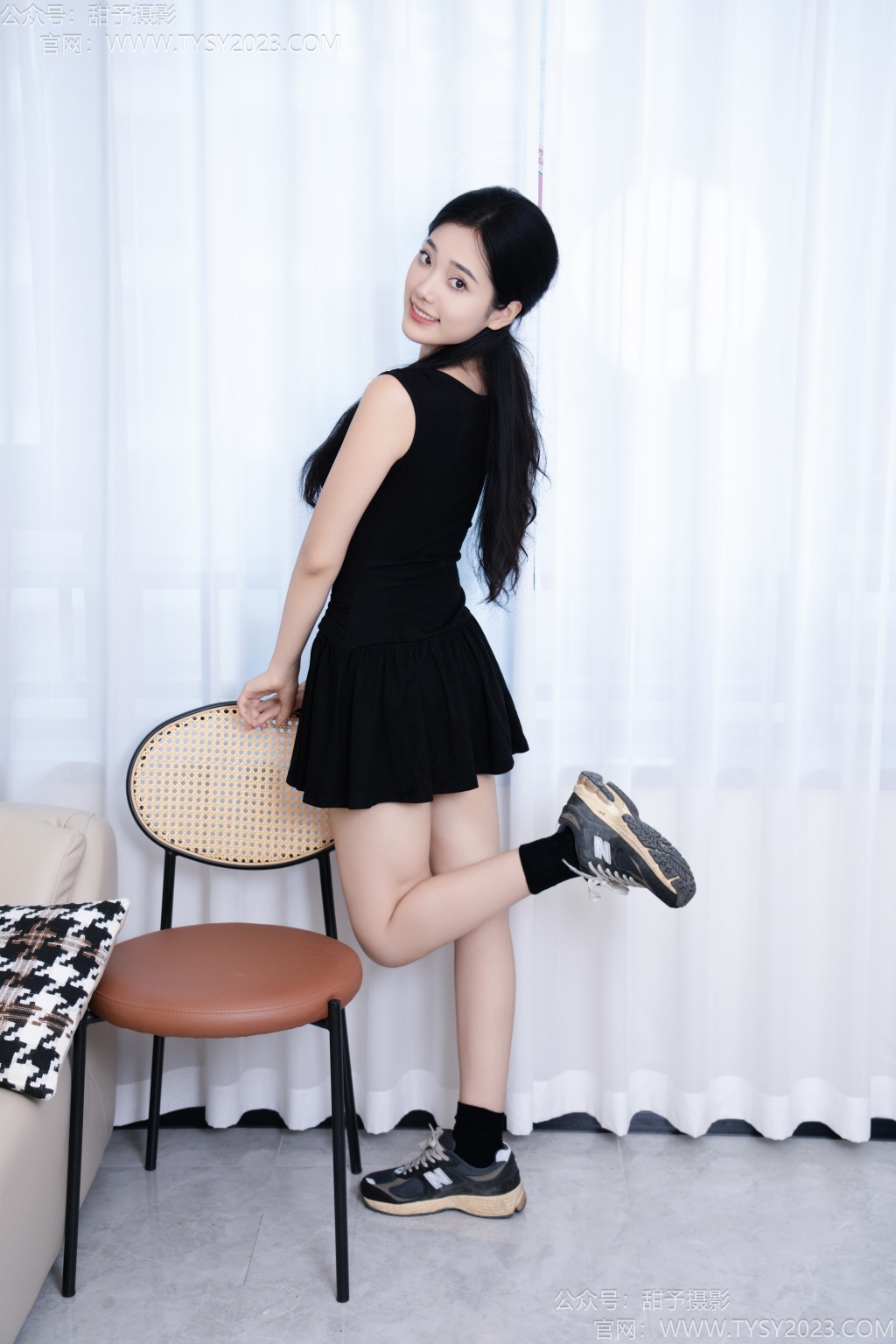[甜予摄影] NO.231 啾啾-板鞋、黑棉袜、裸足（完整版）[130P/2V/9.30G] 年费专享-第4张