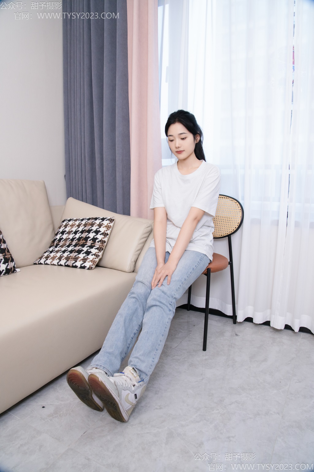 [甜予摄影] NO.239 啾啾-板鞋、花点白棉袜、裸足（完整版）[128P/2V/9.53G] 年费专享-第4张