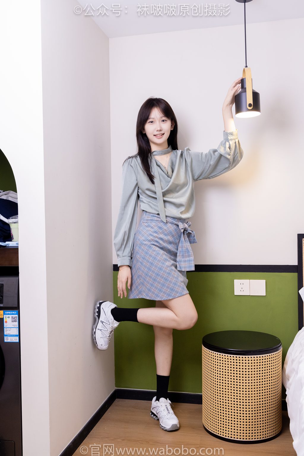 [BoBoSocks袜啵啵] NO.641 香菜-萨洛蒙运动鞋、黑棉袜、短肉丝 [189P/1V/9.28GB] 年费专享-第4张