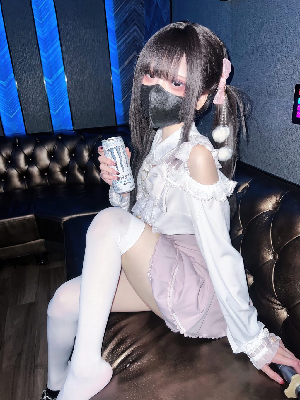 动漫博主@纸悦Etsu_ko 与地雷系女子的ktv约会 [44P/439MB] 网红写真-第3张