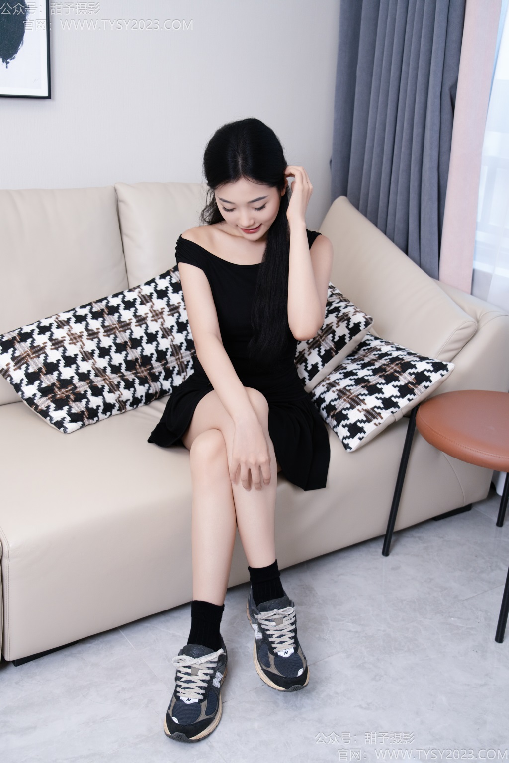 [甜予摄影] NO.231 啾啾-板鞋、黑棉袜、裸足（完整版）[130P/2V/9.30G] 年费专享-第3张