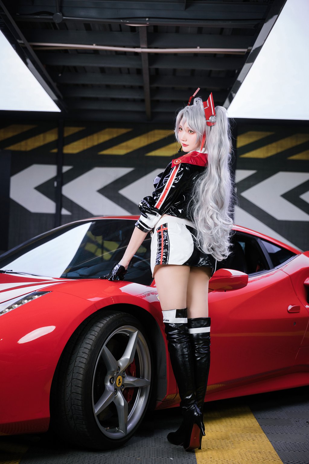 动漫Coser@瓜希酱 &Momoko葵葵 -碧蓝航线 欧根&企业 赛车女郎[58P-274M] 网红写真-第3张