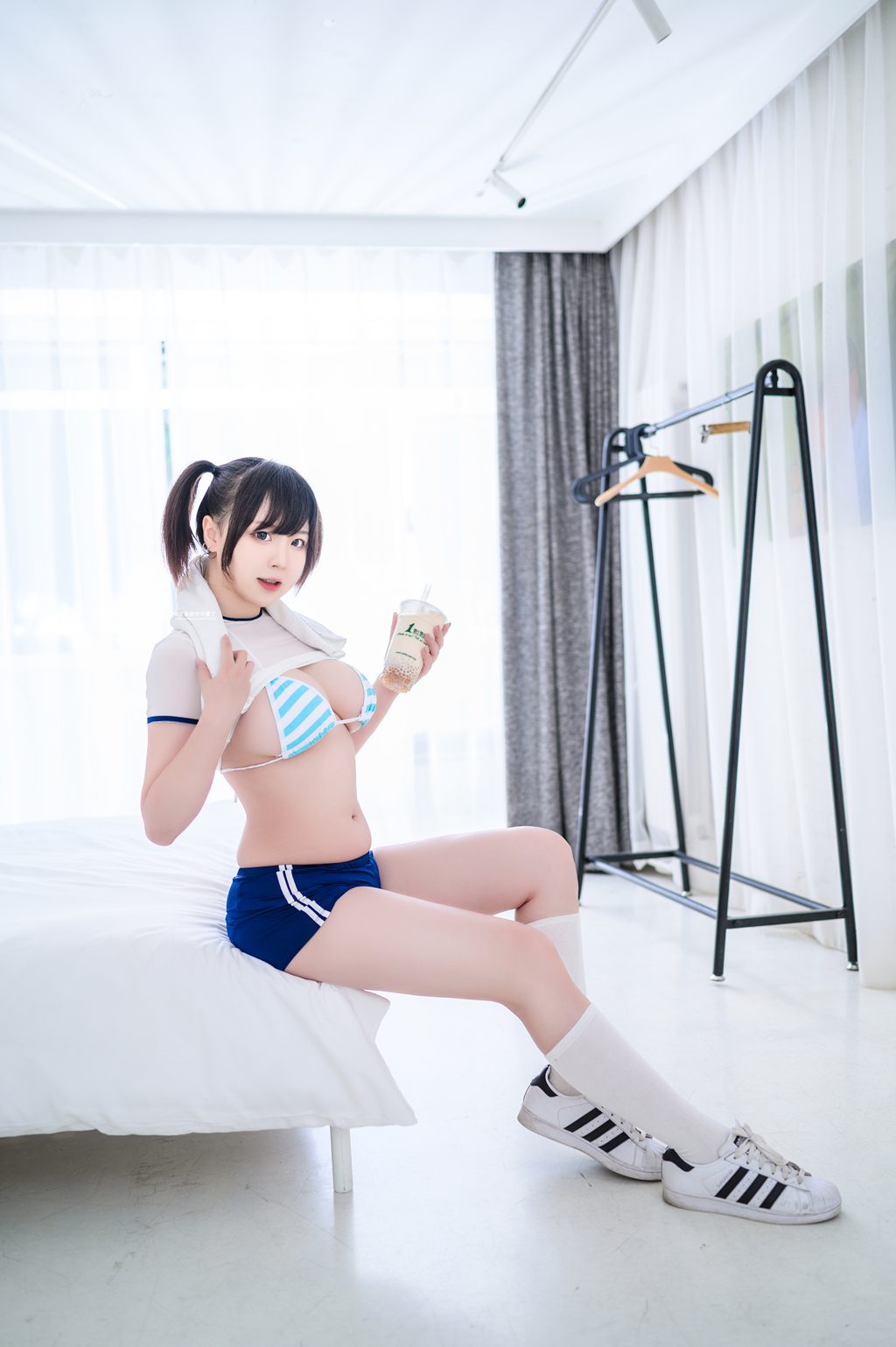 微博人气博主@皮皮奶可可爱了-透视体操服 [50P-338MB] 网红写真-第3张