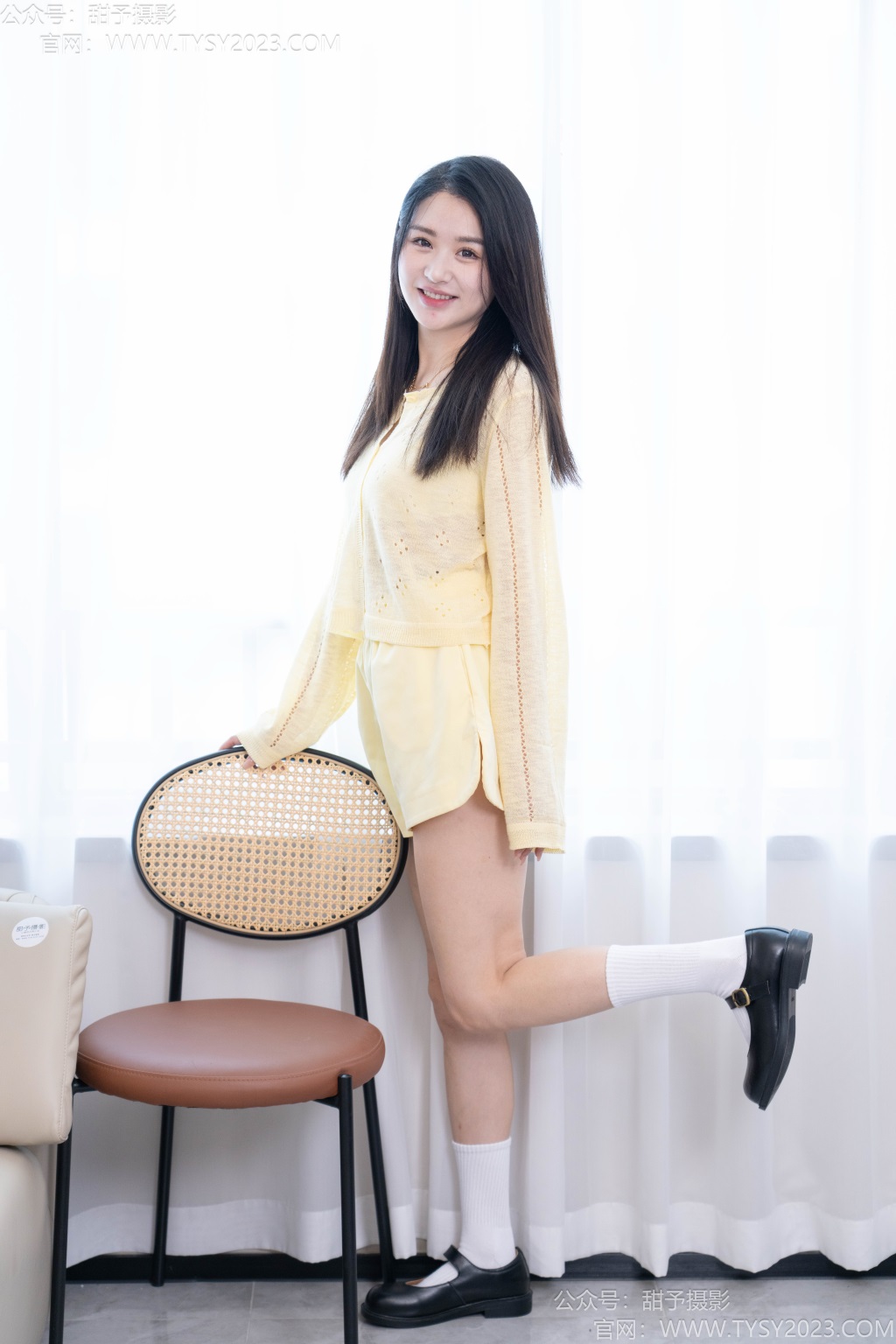 [甜予摄影] NO.228 澜澜-皮鞋、白棉袜、裸足（完整版）[130P/2V/7.19G] 年费专享-第3张