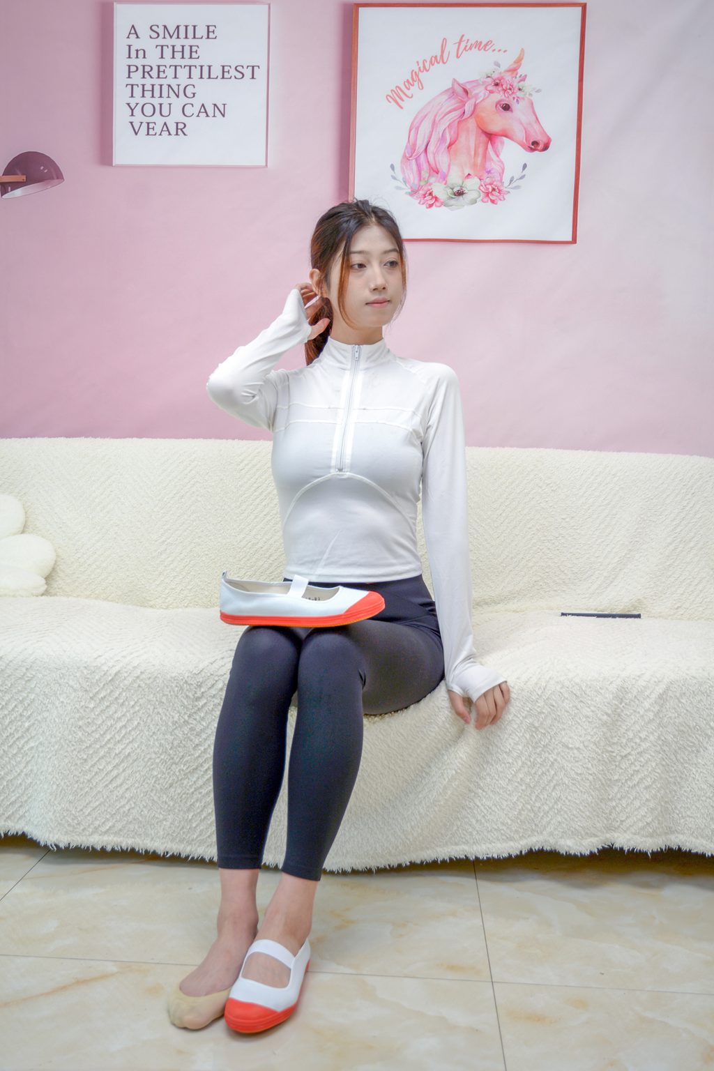 [爱月下] NO.106 秀秀~【红蓝合体】今天的鞋子比较特殊了。(无印照片版)[140P/735MB] 年费专享-第3张