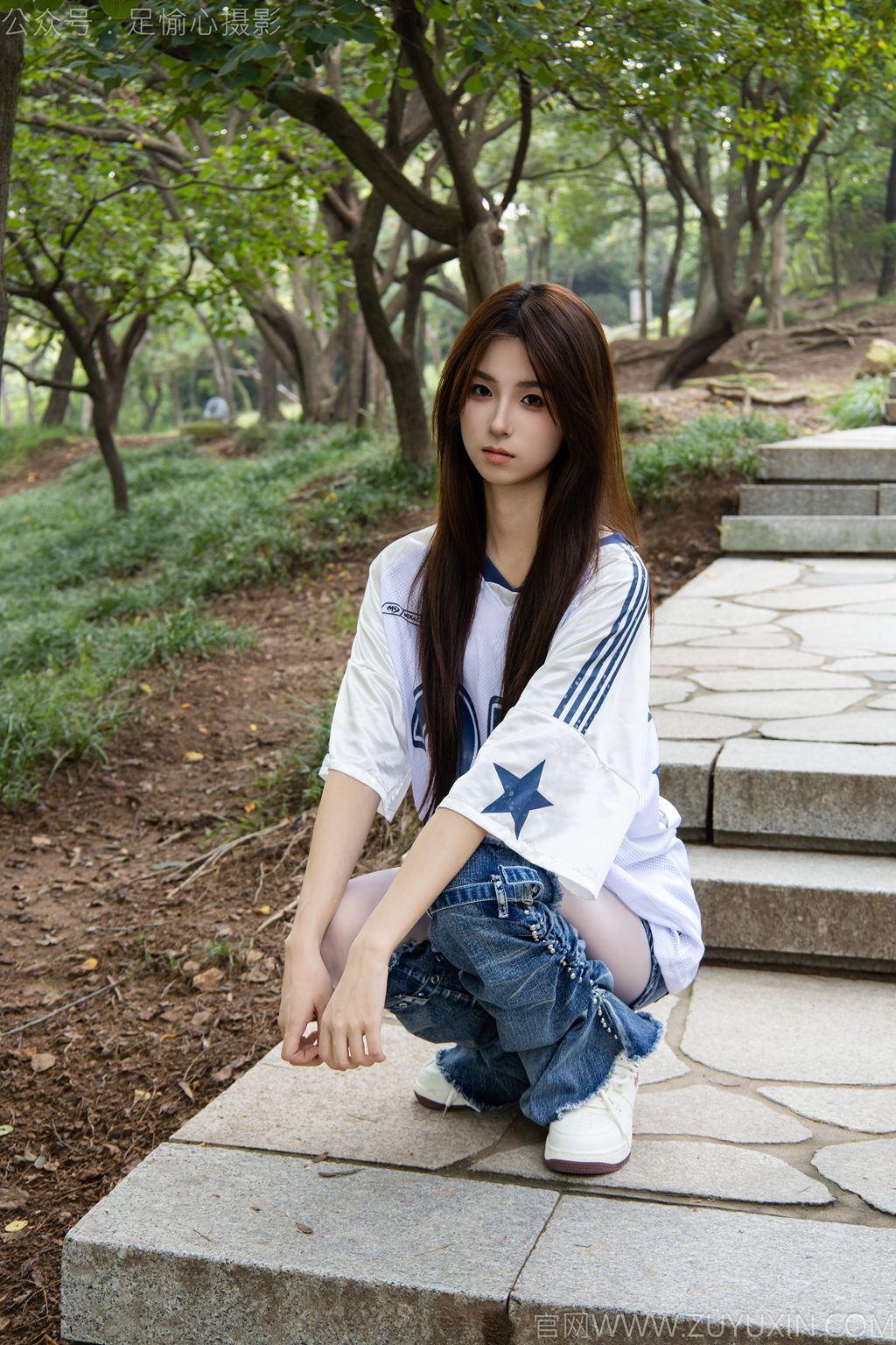 [足愉心摄影] NO.073 模特小瑶（搭配：白色体恤、牛仔短裤、牛仔腿套、白色丝袜、白色棉袜、板鞋（完整版）[120P/2V/13.7G] 年费专享-第2张