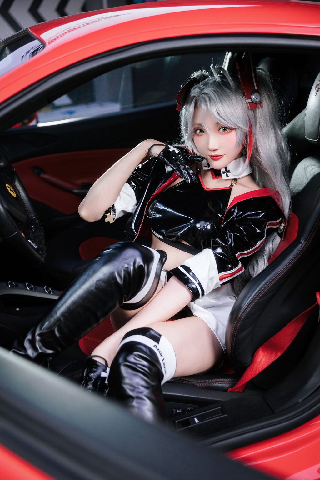 动漫Coser@瓜希酱 &Momoko葵葵 -碧蓝航线 欧根&企业 赛车女郎[58P-274M] 网红写真-第2张