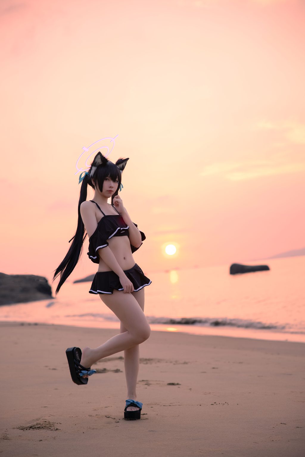 动漫博主@G44不会受伤 碧蓝档案 黑见芹香泳装[20P-127M] 网红写真-第2张