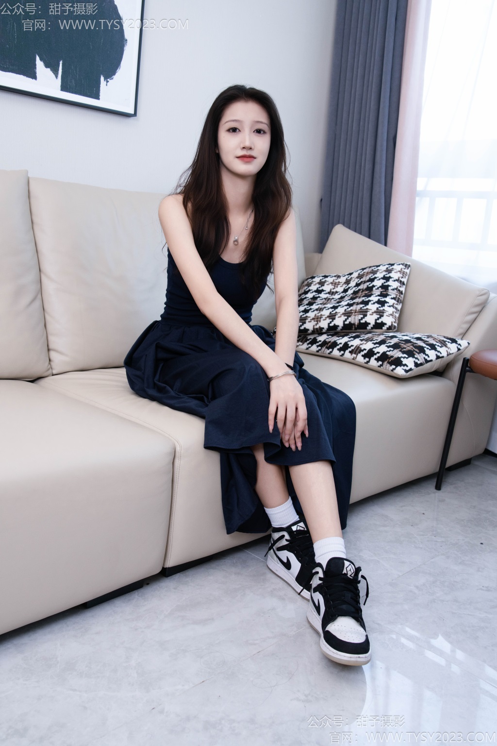 [甜予摄影] NO.227 玫瑰-板鞋、白棉袜、裸足（完整版）[129P/2V/7.32G] 年费专享-第3张