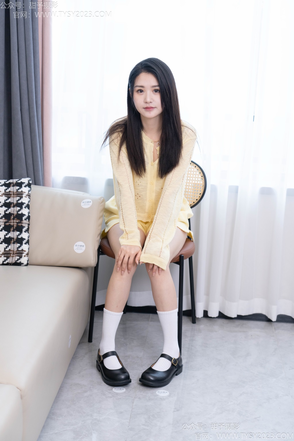 [甜予摄影] NO.228 澜澜-皮鞋、白棉袜、裸足（完整版）[130P/2V/7.19G] 年费专享-第2张