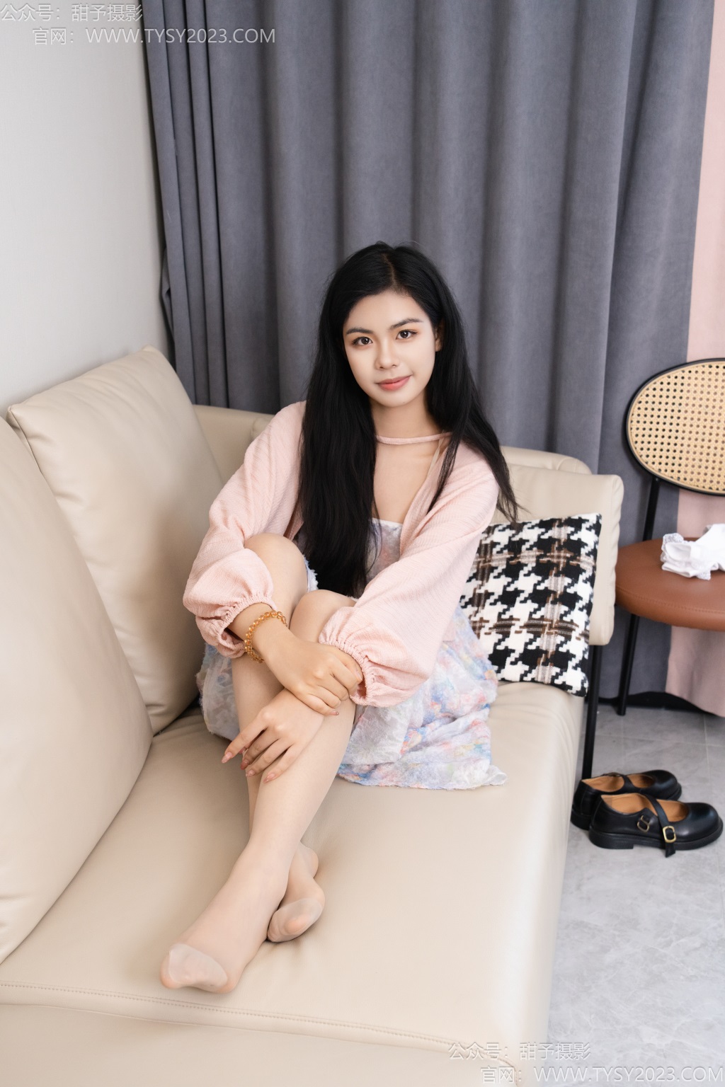 [甜予摄影] NO.229 荔枝-皮鞋、白棉袜、薄肉丝（脚尖加固）（完整版）[120P/2V/9.20G] 年费专享-第1张