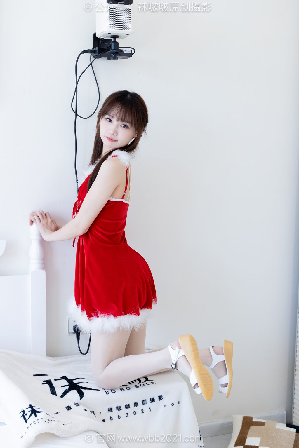 [BoBoSocks袜啵啵] NO.628 甜甜圈-凉鞋、雪地靴、油亮薄白丝、裸足、圣诞裙 [175P/1V/6.30GB] 年费专享-第1张