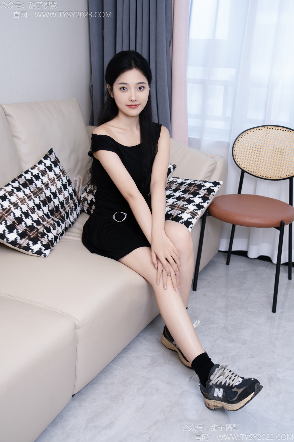 [甜予摄影] NO.231 啾啾-板鞋、黑棉袜、裸足（完整版）[130P/2V/9.30G] 年费专享-第1张