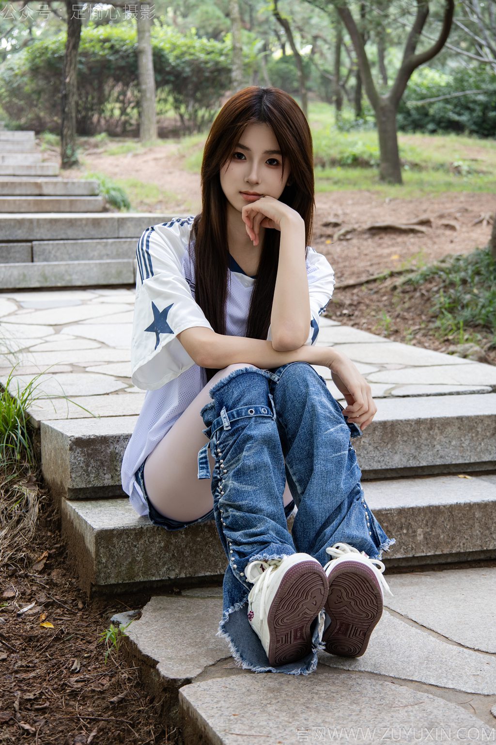 [足愉心摄影] NO.073 模特小瑶（搭配：白色体恤、牛仔短裤、牛仔腿套、白色丝袜、白色棉袜、板鞋（完整版）[120P/2V/13.7G] 年费专享-第1张