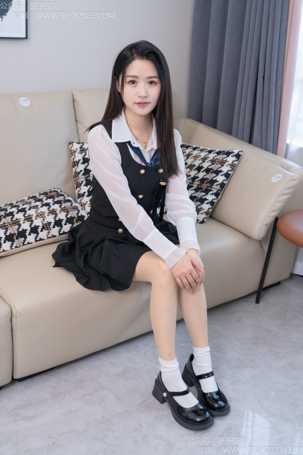 [甜予摄影] NO.235 澜澜-高跟鞋、脚尖加固薄肉丝、白棉袜4双（完整版）[177P/2V/11.4G] 年费专享-第2张