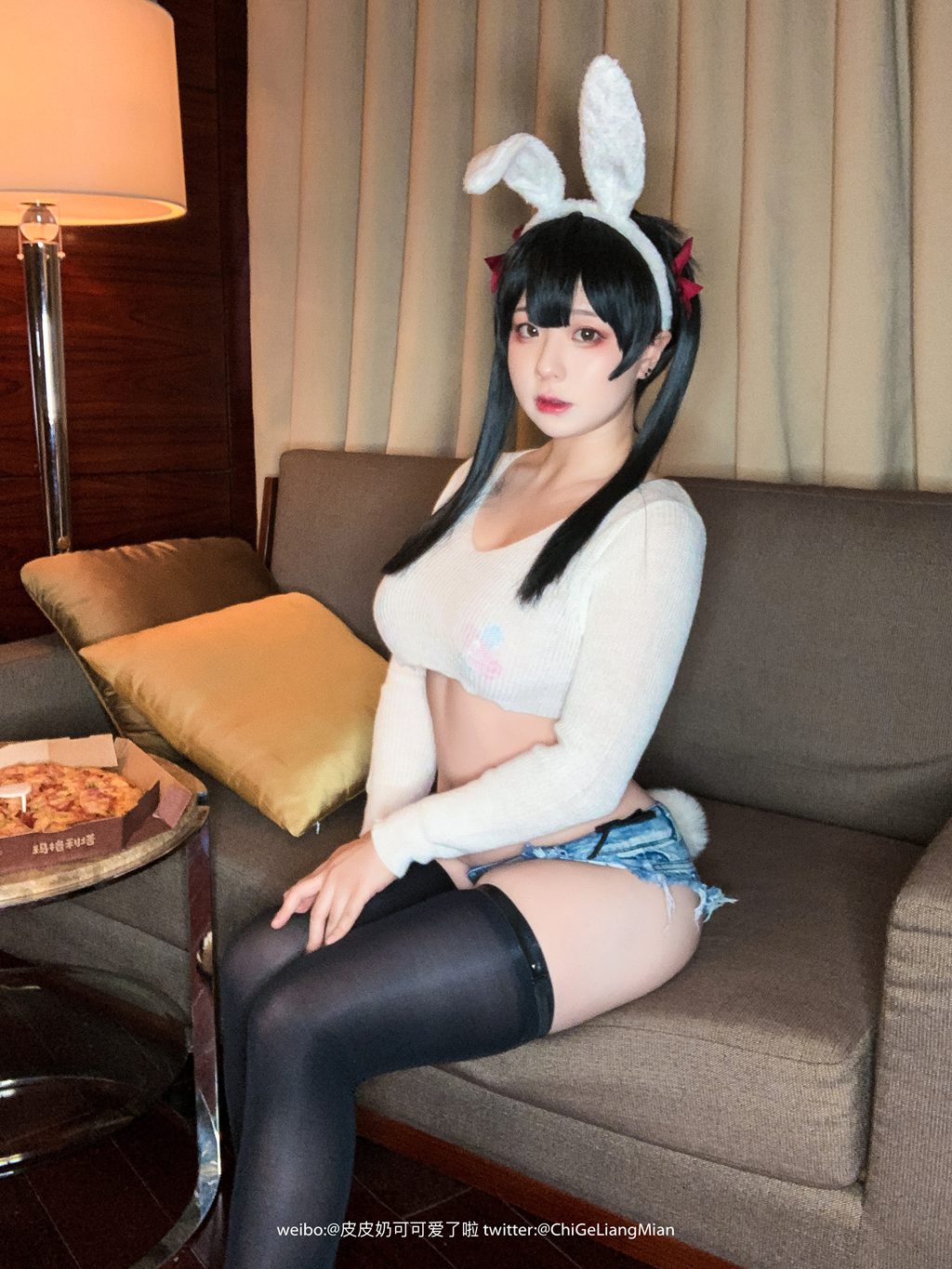 微博人气博主@皮皮奶可可爱了-披萨白兔 [59P-236MB] 网红写真-第1张