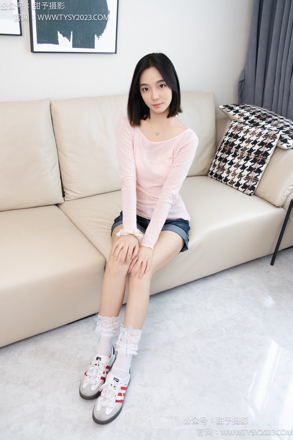 [甜予摄影] NO.251 果冻-运动鞋、白棉袜、裸足（完整版）[132P/2V/10.81G] 年费专享-第1张