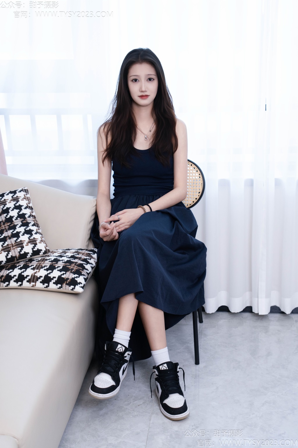 [甜予摄影] NO.227 玫瑰-板鞋、白棉袜、裸足（完整版）[129P/2V/7.32G] 年费专享-第2张