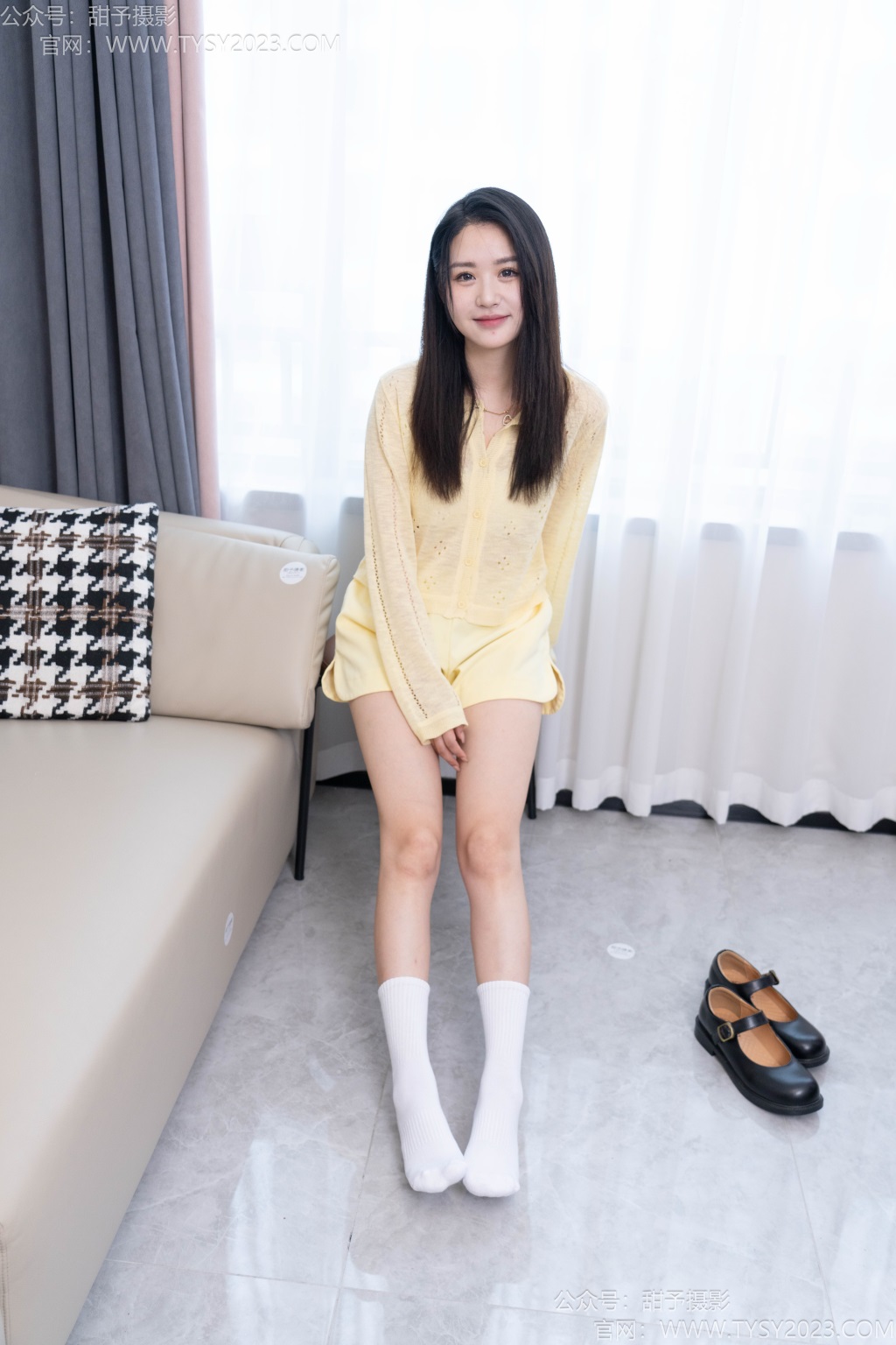 [甜予摄影] NO.228 澜澜-皮鞋、白棉袜、裸足（完整版）[130P/2V/7.19G] 年费专享-第1张