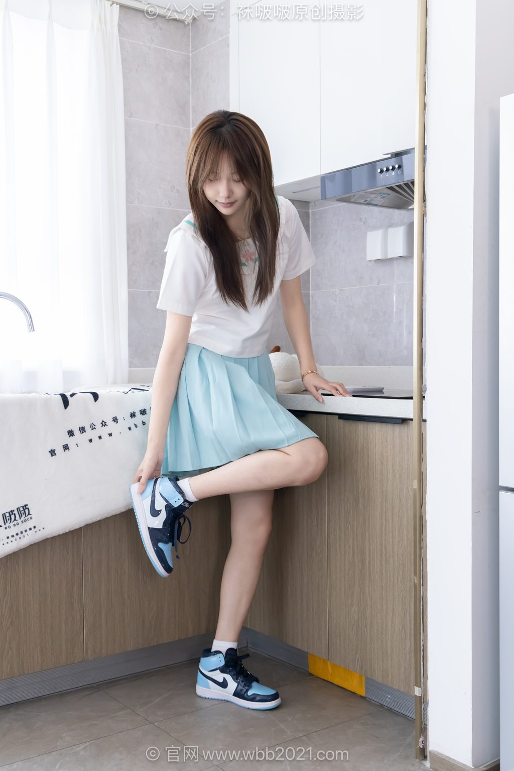 [BoBoSocks袜啵啵] NO.659 香菜 板鞋、帆布鞋、纯白棉袜（中筒）、jk制服 [150P/1V/6.05GB] 年费专享-第4张