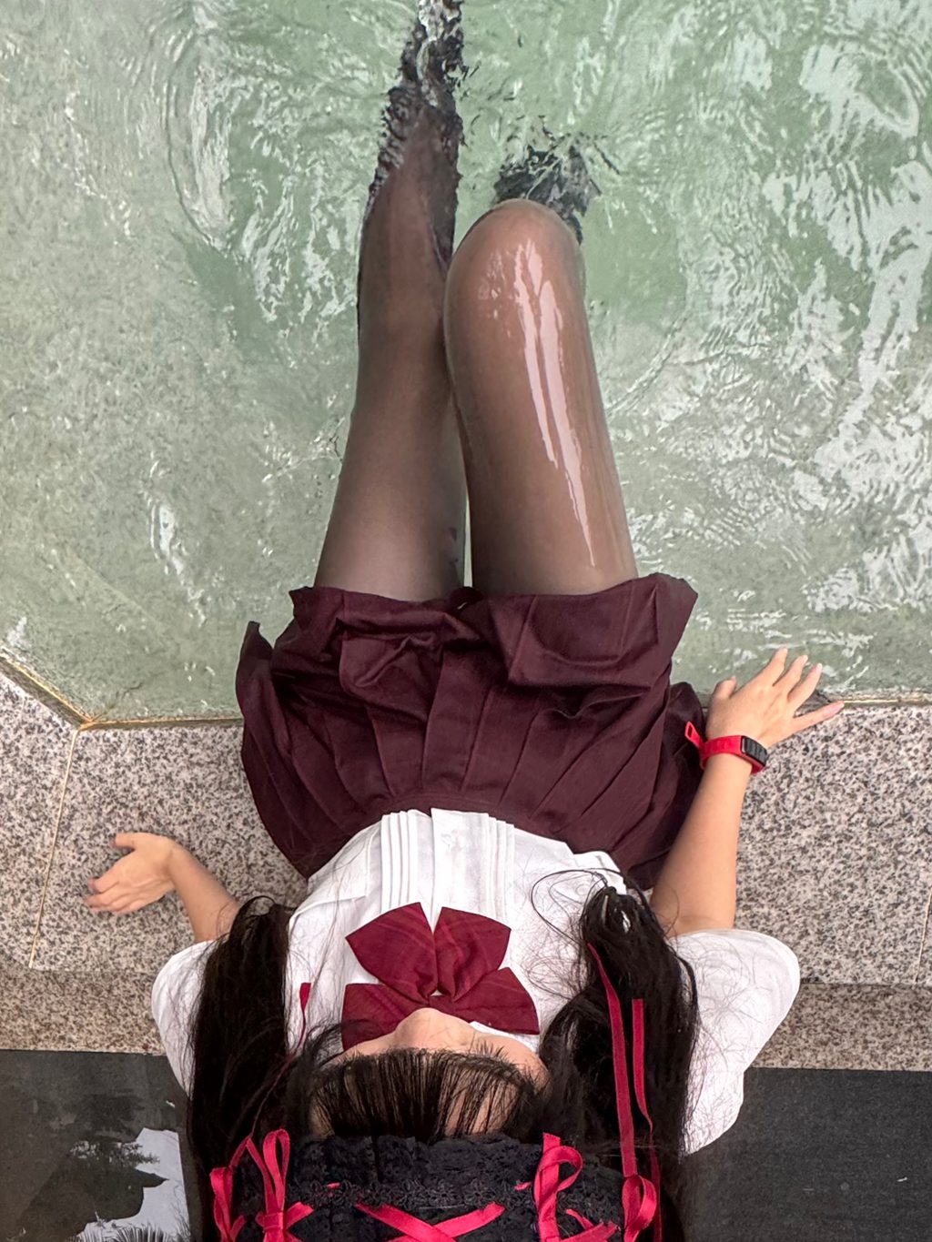动漫博主@不呆猫 温泉双马尾JK [22P1V-712MB] 网红写真-第3张