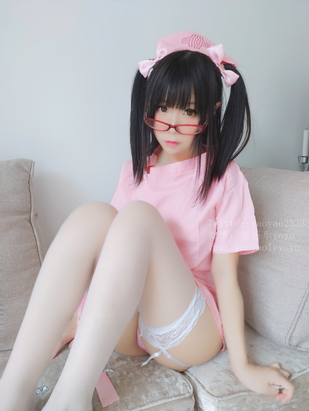 微博红人@摇摇乐yoyo 自撮り-VOL.09 粉色护士[184P+7V-1.88G] 网红写真-第2张