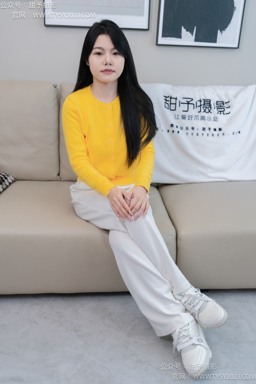 甜予摄影 NO.253 果酱-板鞋、白棉袜、裸足（完整版）[130P/2V/10.3G] 年费专享-第2张
