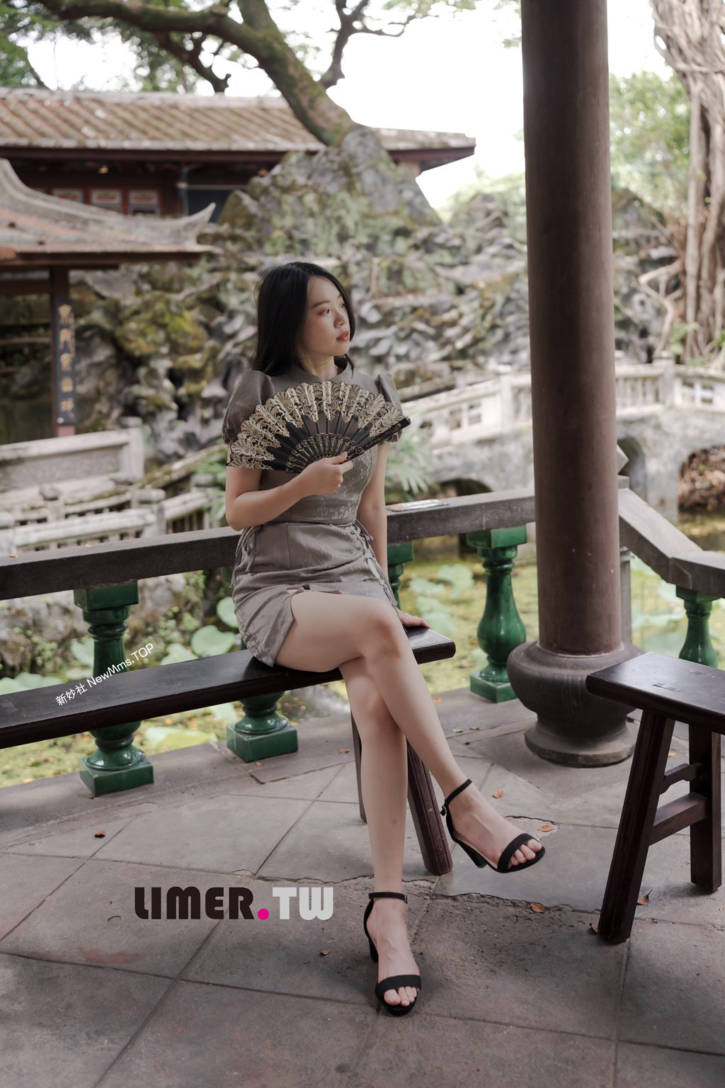 Limerence第二季 NO.022-Mona 中國風 旗袍 光腳在涼亭散步👣 181p+13min影片（Ultra版）[183P/1V/3.25GB] Limerence-第1张