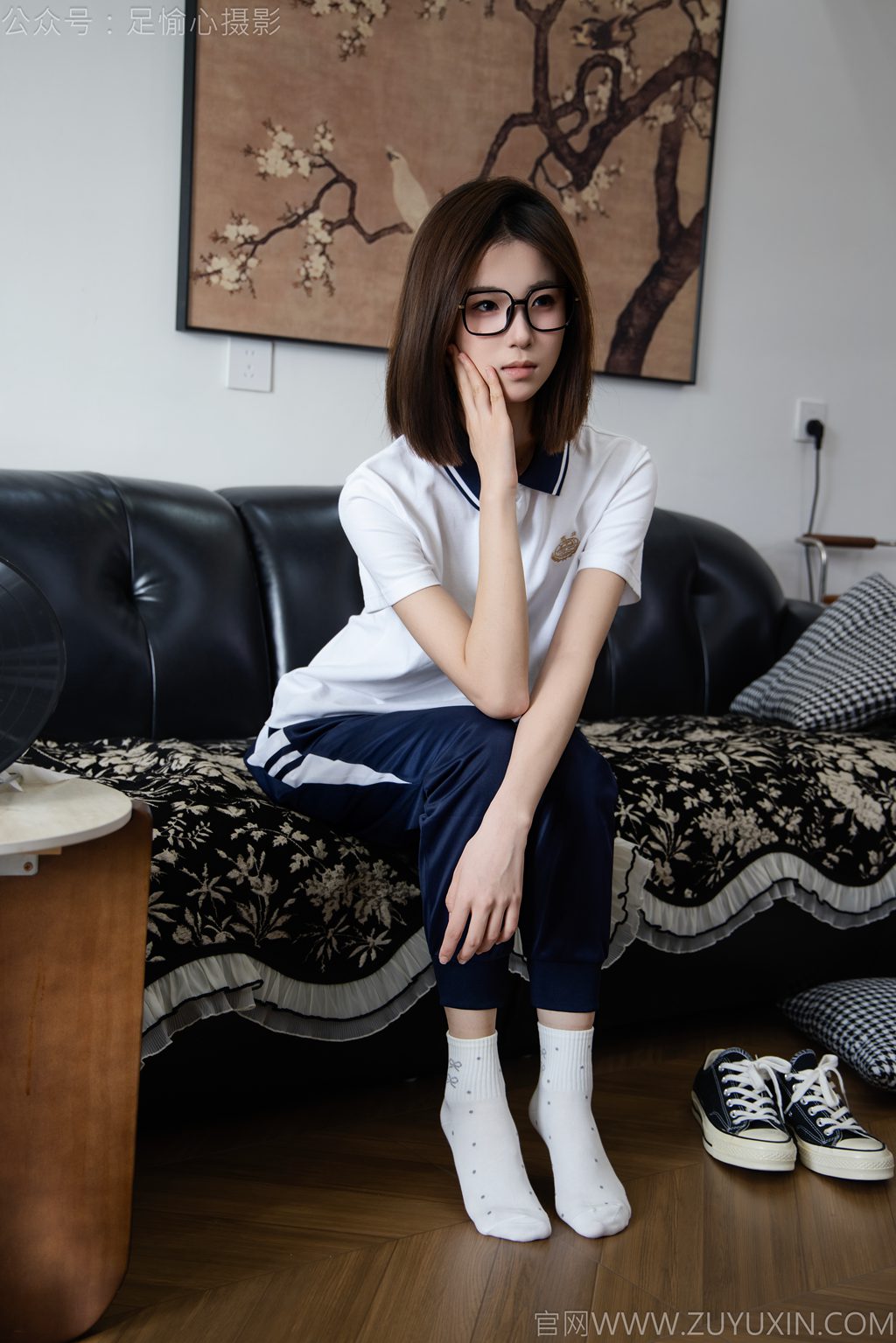 [足愉心摄影] NO.087 模特小瑶（搭配：校服、帆布鞋、白色棉袜、裸足（完整版）[130P/2V/12.9G] 年费专享-第1张