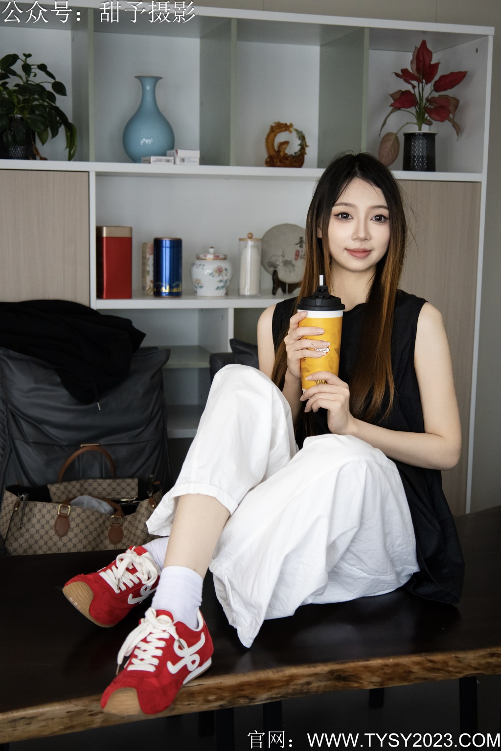 甜予摄影 NO.318 泡泡-运动鞋、白棉袜、裸足（完整版）[125P/1V/3.91G] 年费专享-第4张