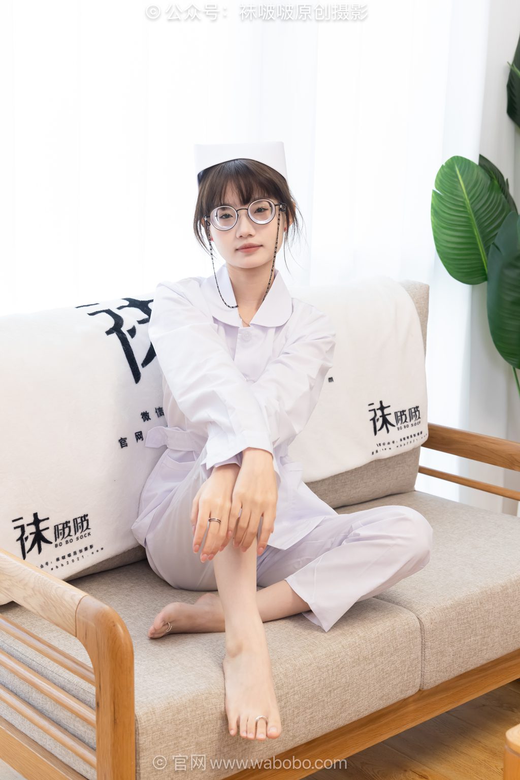 [BoBoSocks袜啵啵] NO.688 甜甜圈 凉鞋、薄肉丝（脚尖透明款）护士服、裸足 [163P/1V/5.48GB] 年费专享-第4张