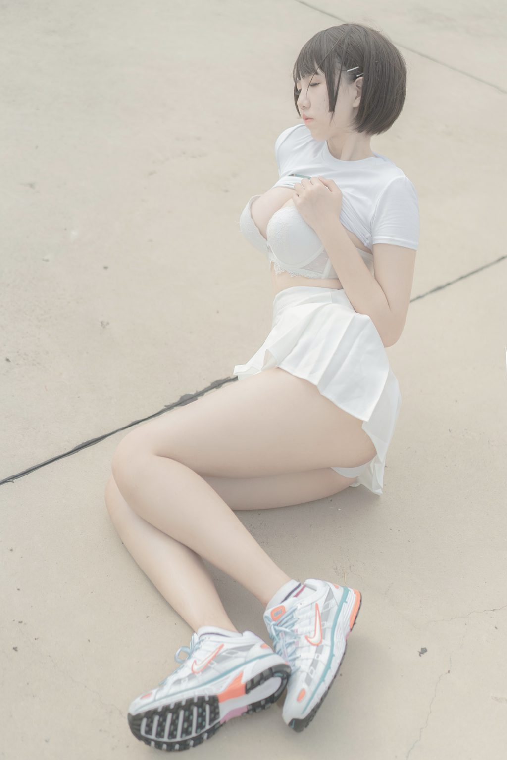 微博人气Coser@阿薰kaOri 天台 [82P1V-730MB] 网红写真-第4张