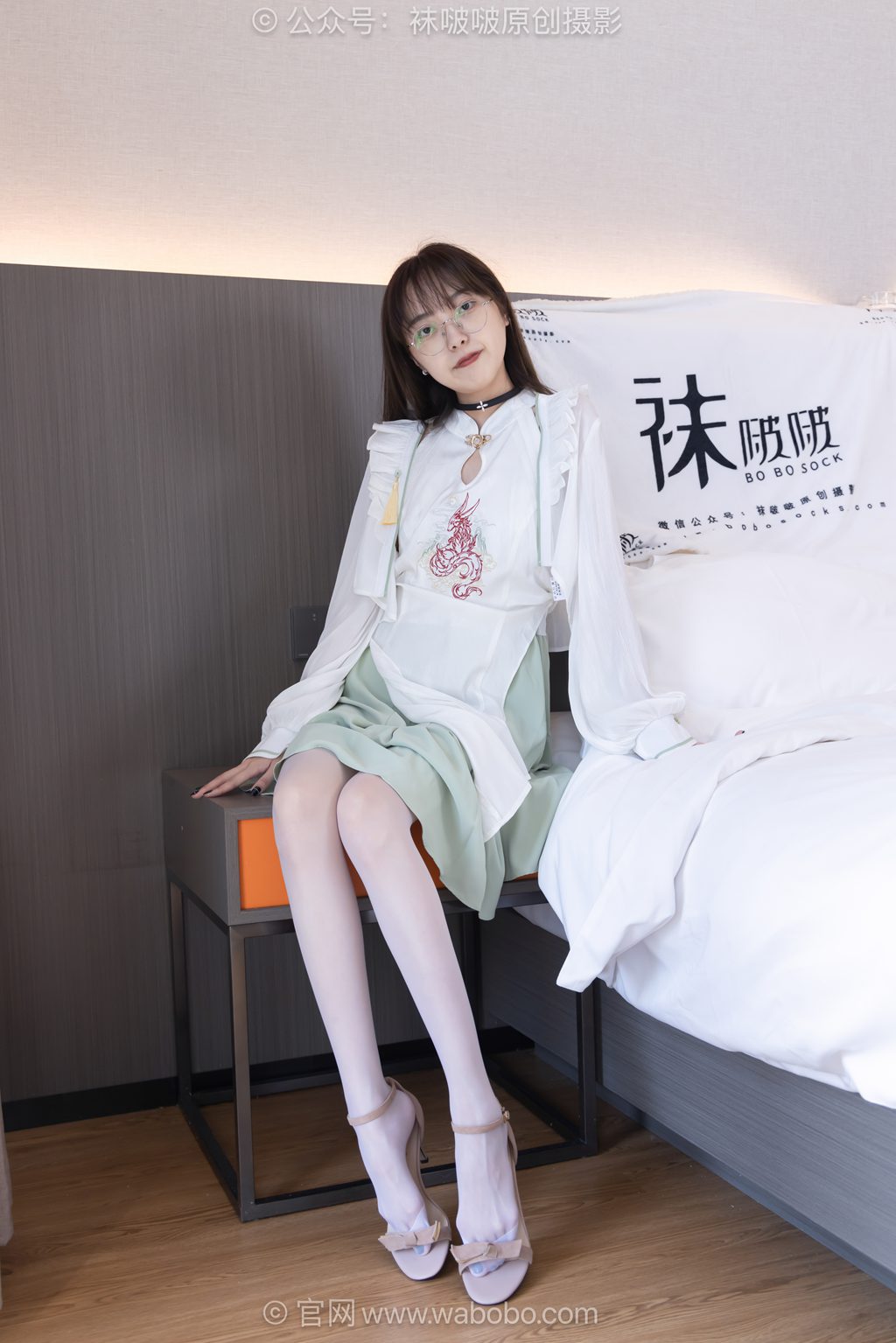 [BoBoSocks袜啵啵] NO.674 稚予 高跟凉鞋、薄白丝（脚尖加固款）裸足（黑色美甲） [145P/1V/5.17GB] 年费专享-第3张